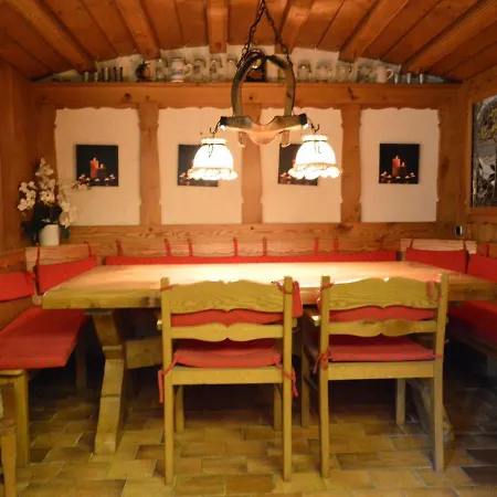 Romantic Mansion In Strotzb Sch By The Forest 度假居