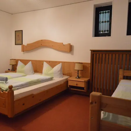 Сasa de vacaciones Romantic Mansion In Strotzb Sch By The Forest *