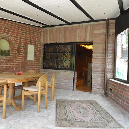 Сasa de vacaciones Romantic Mansion In Strotzb Sch By The Forest